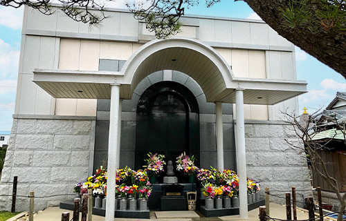 東京・埼玉で葬儀・葬式・家族葬をお探しなら家族葬の長坂式典センター 妙泉寺 永代供養墓・納骨堂 久遠廟のイメージ画像