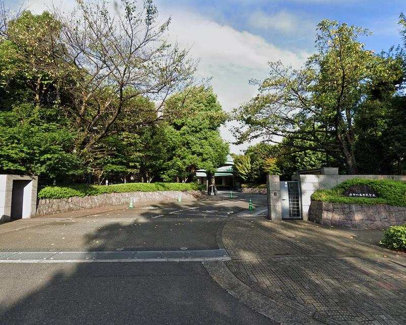 府中の森市民聖苑ホール外観