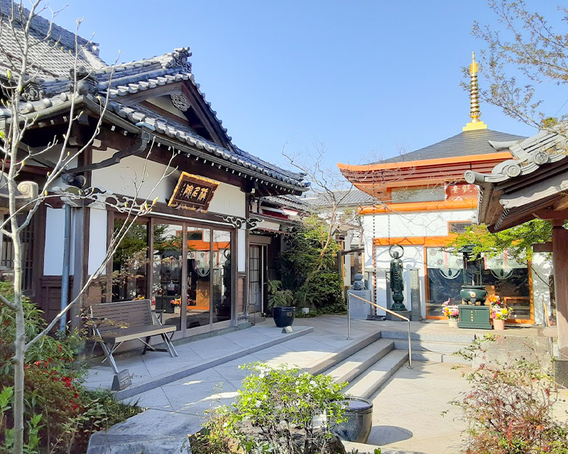 稱名院式場の外観